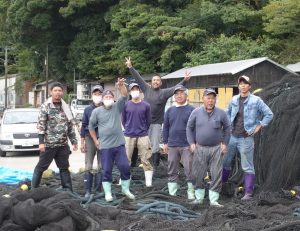 早田大敷の漁師さんの集合写真
