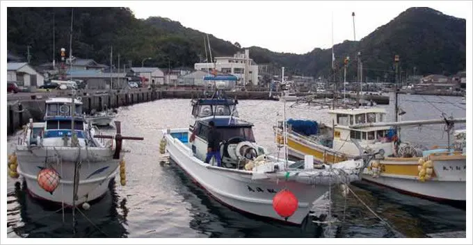 沿岸釣り漁業の漁船