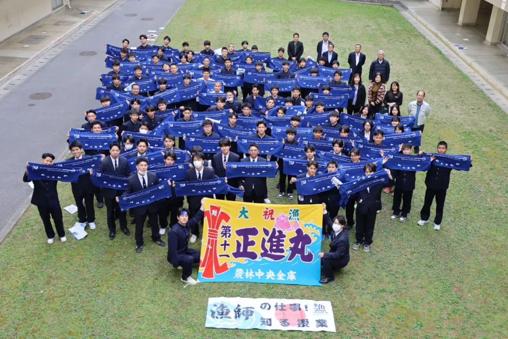 水産高校の生徒　集合写真